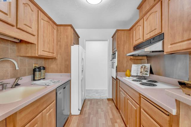 Image 8 of 22 For 398 Adams St  204