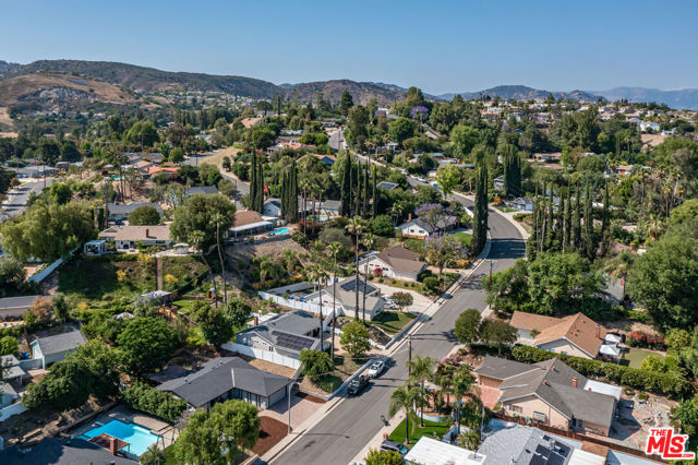 6941 Scarborough Peak Drive, West Hills CA: https://media.crmls.org/mediaz/096a8530-9329-4561-936c-3954655df80f.jpg