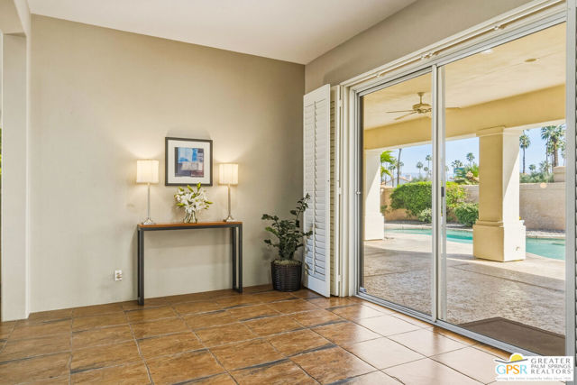 Image 7 of 39 For 2 Brentwood Way