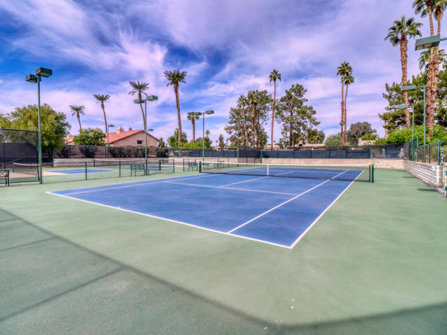 171 Winterhaven Circle, Palm Desert CA: https://media.crmls.org/mediaz/096bdbcd-1251-42b7-b5bd-db894f108a45.jpg