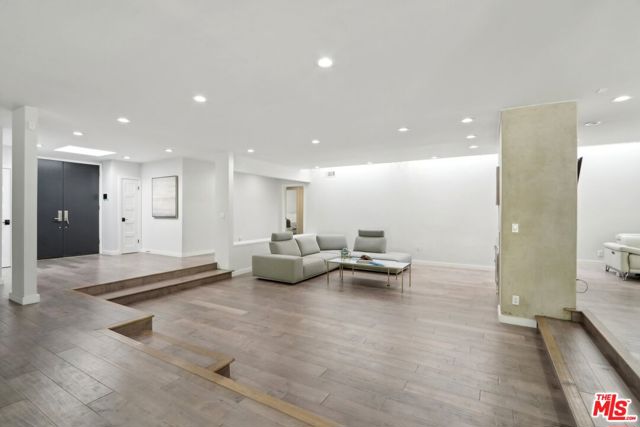 15539 Hamner Drive, Los Angeles CA: https://media.crmls.org/mediaz/096c08cb-38bd-4fa4-b4d4-5ff86032e7c6.jpg