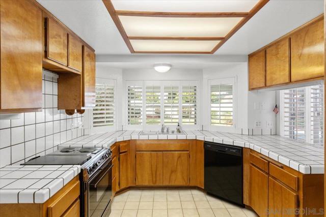 815 Boyle Ave, Escondido CA: https://media.crmls.org/mediaz/096c19df-7af4-4f16-8443-93e3fc2c465e.jpg