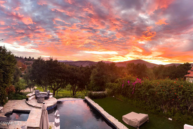 4646 Pine Valley Place, Westlake Village CA: https://media.crmls.org/mediaz/096c64fd-108c-4ac0-a0d4-518698ca06cc.jpg