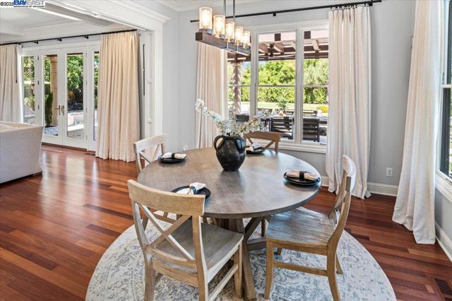 1137 Via Di Salerno, Pleasanton CA: https://media.crmls.org/mediaz/096c7fe4-99a6-4c15-8c04-140936454f7e.jpg