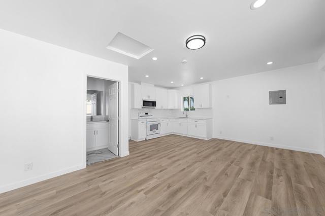 622 26 I Street, Chula Vista CA: https://media.crmls.org/mediaz/096cca8b-31b0-4263-a3d8-61e32b0278bc.jpg