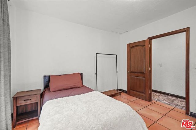 6119 Del Valle Drive, Los Angeles CA: https://media.crmls.org/mediaz/096e21ee-bf7d-48a0-9110-f18b05314c62.jpg