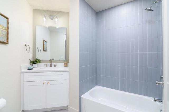Detail Gallery Image 21 of 32 For 12142 Royal Birkdale Row F, San Diego,  CA 92128 - 2 Beds | 2 Baths