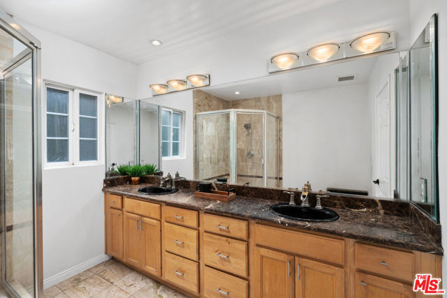 5159 Sophia Avenue, Encino CA: https://media.crmls.org/mediaz/096e6ea5-529d-47b7-8fe0-495fc37abb67.jpg