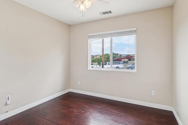1215 Weaver St, San Diego CA: https://media.crmls.org/mediaz/096e8e5c-e923-45ef-8a48-c33a0d8cd27b.jpg