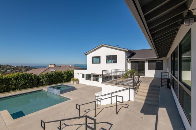 2641 Costebelle Dr, La Jolla CA: https://media.crmls.org/mediaz/096eaca6-70cd-4be5-bed6-88f5302a3c8a.jpg