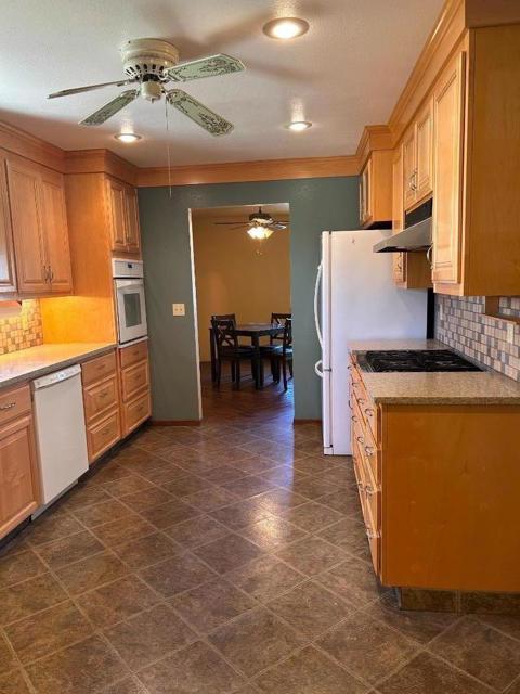 754 Meadowlark Avenue, Los Banos CA: https://media.crmls.org/mediaz/097110cb-2317-4b76-8d66-c126d1952b2e.jpg