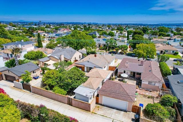 1354 Chalcedony St, San Diego CA: https://media.crmls.org/mediaz/09716d5a-178a-445c-8005-4508193a5aaa.jpg