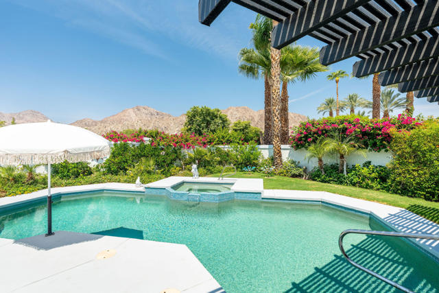 47845 Via Firenze, La Quinta CA: https://media.crmls.org/mediaz/09718783-8c7d-4c8c-9c9a-563b70cdd436.jpg