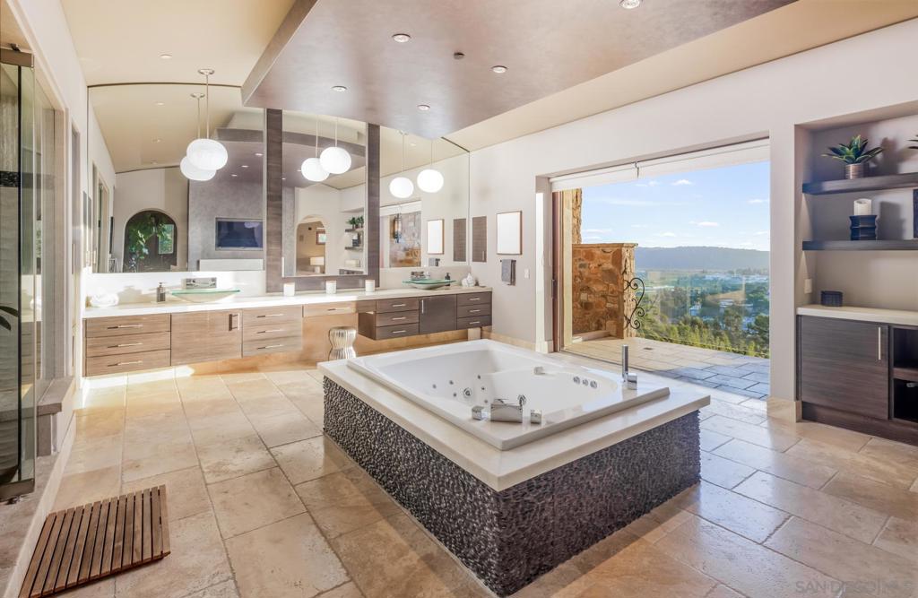 MLS #250035345SD image #17