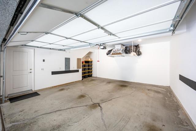 10402 Harlow Cir, San Diego CA: https://media.crmls.org/mediaz/097235bb-182b-4973-a290-49e1c692fff6.jpg