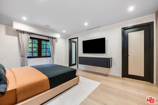 8721 Sunset Plaza Terrace, West Hollywood CA: https://media.crmls.org/mediaz/0972bfb0-071c-4b7a-9ec8-1d241b3f6125.jpg