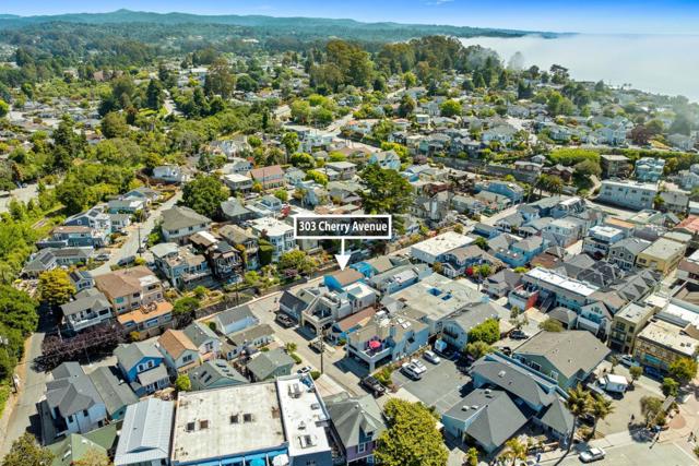 303 Cherry Avenue, Capitola CA: https://media.crmls.org/mediaz/0972d306-5c68-4f92-895f-49456e1e047b.jpg