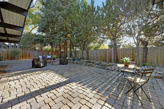 4004 Salem St, Concord CA: https://media.crmls.org/mediaz/0972d670-bed4-420c-878f-e82d9243e397.jpg