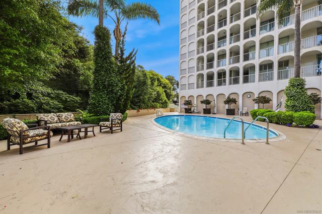 1001 Genter St, La Jolla CA: https://media.crmls.org/mediaz/0972f817-b0c4-4cc8-b44a-87208f6bbbdc.jpg