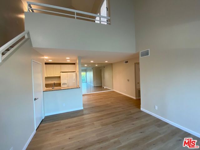 435 E Tamarack Avenue, Inglewood CA: https://media.crmls.org/mediaz/09746b27-134e-488d-a498-0d193ab492fa.jpg
