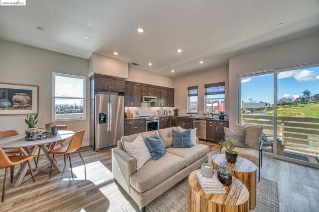 619 Somi, Hayward CA: https://media.crmls.org/mediaz/09747570-3ee4-4e24-b470-73c6b210f13f.jpg