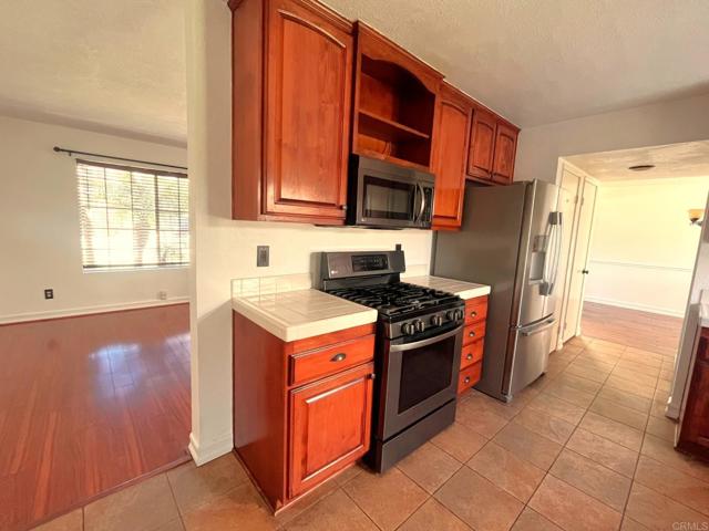 Detail Gallery Image 9 of 35 For 1446 Westmore Pl, Oceanside,  CA 92056 - 4 Beds | 3/1 Baths