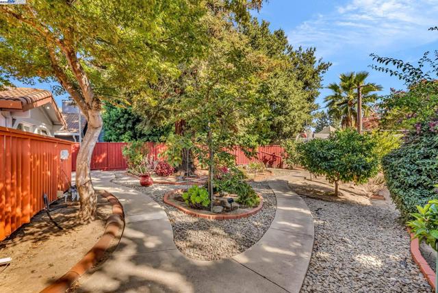 39478 Zacate Ave, Fremont CA: https://media.crmls.org/mediaz/0974cf0c-22bf-4537-8aa9-9c387adaac6a.jpg