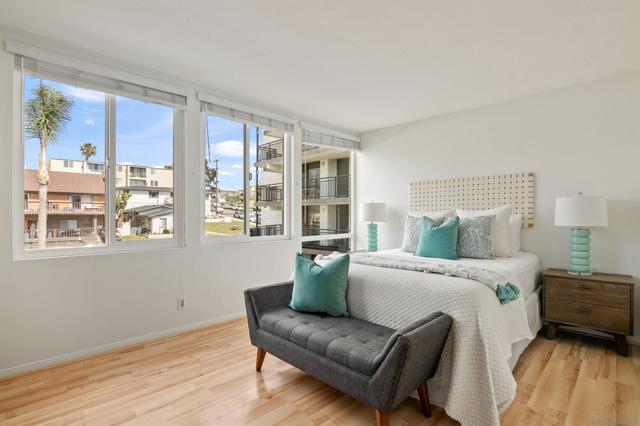 3920 Riviera Dr, Pacific Beach (San Diego) CA: https://media.crmls.org/mediaz/0974cfb3-5b5f-4bb4-a9c5-0f6b0b79063b.jpg