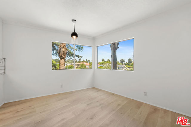 222 7th Street, Santa Monica CA: https://media.crmls.org/mediaz/097551a6-cbc0-472e-aa37-f534a9c62b91.jpg