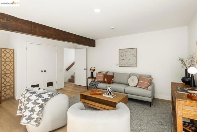 568 Vistamont Ave, Berkeley CA: https://media.crmls.org/mediaz/0975d91e-bf89-45dd-b450-7bf578e60923.jpg