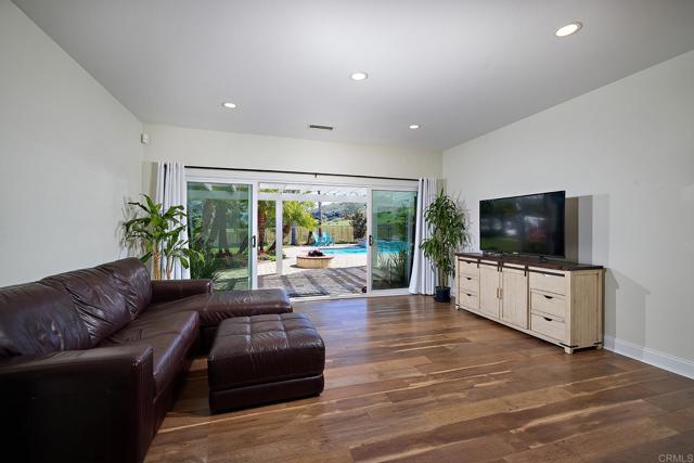 1314 Deerbrook, San Marcos CA: https://media.crmls.org/mediaz/09761139-477d-46cb-8528-2ebc82667743.jpg