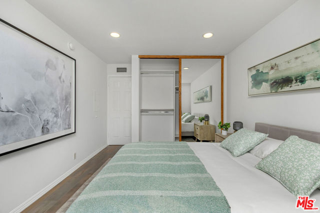 2031 Bentley Avenue, Los Angeles, California 90025, 2 Bedrooms Bedrooms, ,2 BathroomsBathrooms,Condominium,For Sale,Bentley,24406849