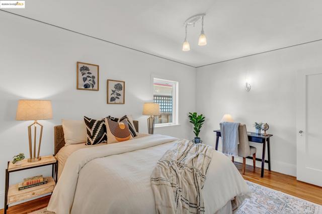 3671 38th Ave, Oakland CA: https://media.crmls.org/mediaz/09769908-d55a-40e9-91c7-f095be774ab1.jpg