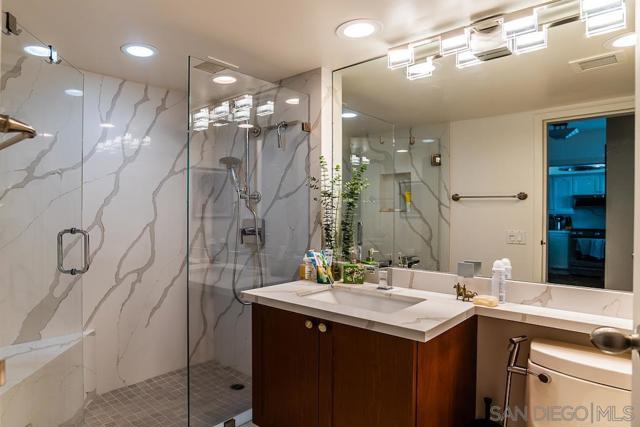 500 W Harbor Dr, San Diego CA: https://media.crmls.org/mediaz/09774ce3-a646-4416-9dda-e8dacf89c362.jpg