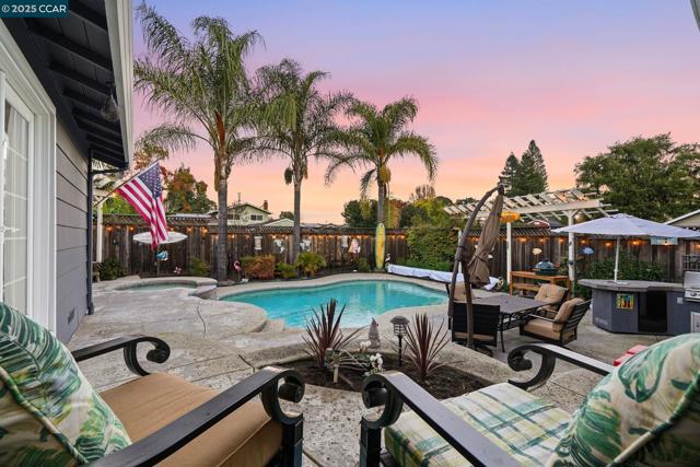 7519 Driftwood Way, Pleasanton CA: https://media.crmls.org/mediaz/09777a5a-50c2-43dd-af24-0c1d8b47ed19.jpg