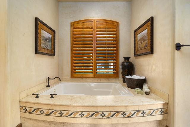 80780 Vista Bonita Trail, La Quinta CA: https://media.crmls.org/mediaz/0978819b-6dd9-4501-8b2c-3af806a6d7bb.jpg