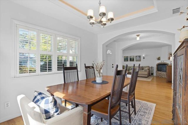 903 Moana Dr, San Diego CA: https://media.crmls.org/mediaz/0978c97a-84b2-47c6-aa26-692f4c72b540.jpg