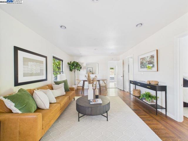 4418 Virginia Ave, Oakland CA: https://media.crmls.org/mediaz/0978f271-7e9f-47bd-9921-621f03838fb4.jpg