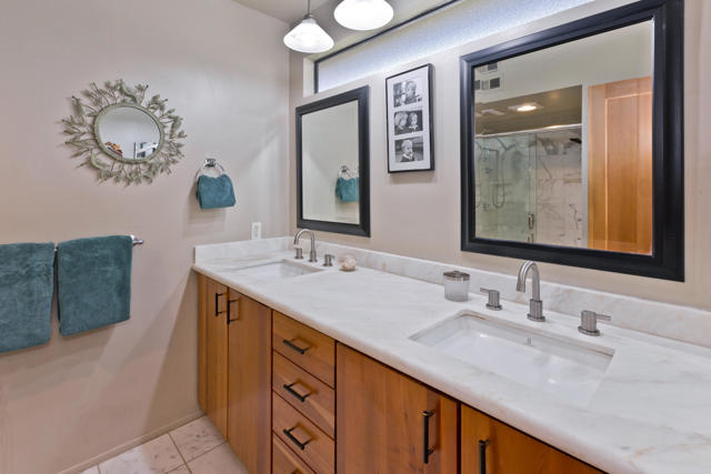 1291 Tiffany N Circle, Palm Springs CA: https://media.crmls.org/mediaz/0979172f-8091-4dca-ada6-a37859441b16.jpg