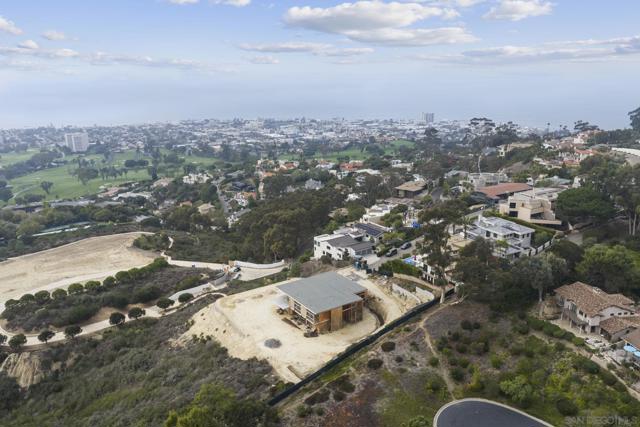 7111 Encelia, La Jolla CA: https://media.crmls.org/mediaz/097a3779-558a-43d0-8119-4b37bdee6c6a.jpg