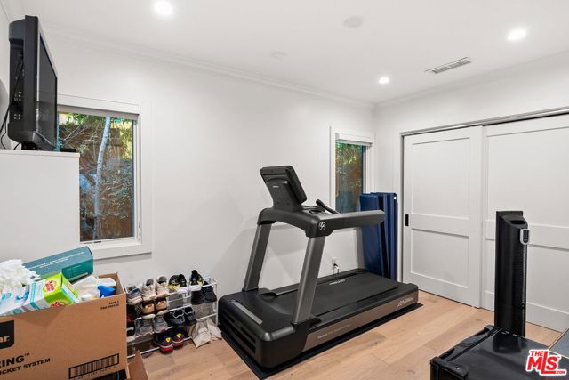 1839 Preuss Road, Los Angeles CA: https://media.crmls.org/mediaz/097a423f-f0c9-4bd6-a611-2a25627da745.jpg