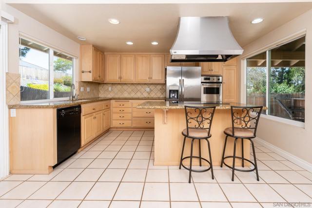 17893 Corte Emparrado, San Diego CA: https://media.crmls.org/mediaz/097ad2d1-ea75-430c-82ab-8f9e0b0b28c6.jpg