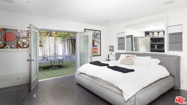 1259 S Bedford Drive, Los Angeles CA: https://media.crmls.org/mediaz/097b14b5-b007-40ac-8cc2-f8a1dbfbba00.jpg