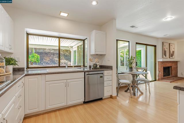 4924 Rocky Rd, Richmond CA: https://media.crmls.org/mediaz/097b6eb3-bde7-41cb-a6e1-6d9a14e57362.jpg