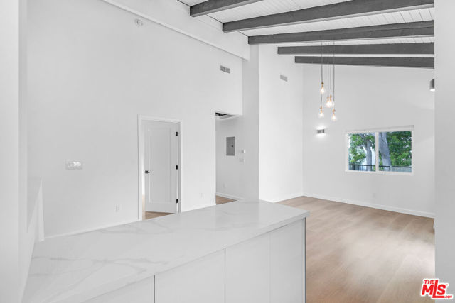 1536 11th Street, Santa Monica CA: https://media.crmls.org/mediaz/097ba1c2-4fb9-4e7e-9002-2c5806a0489c.jpg