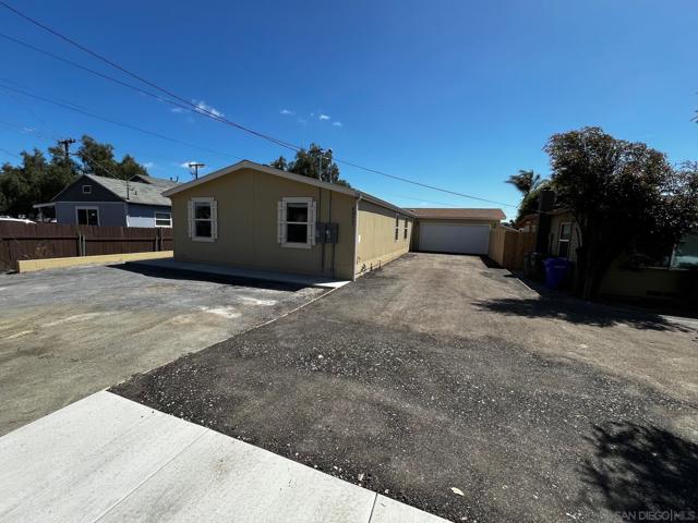 Image 16 of 59 For 8975 Lamar St