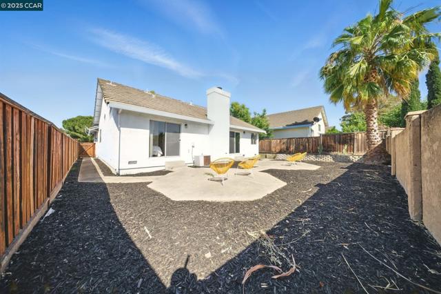 1929 Johnson Dr, Antioch CA: https://media.crmls.org/mediaz/097c396c-3afa-489f-8dfa-2d1a7db7f362.jpg