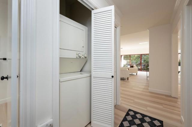 10 9th Avenue, San Mateo CA: https://media.crmls.org/mediaz/097c82c4-6dac-494f-8220-52d56d509a96.jpg