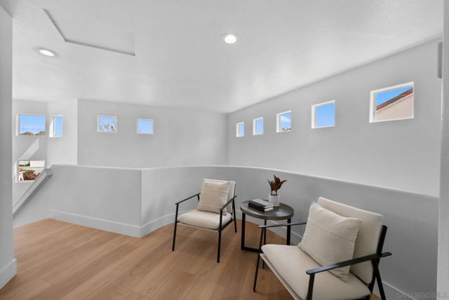 4979 Poseidon Way, Oceanside CA: https://media.crmls.org/mediaz/097cb682-1377-47a6-813b-5cbcfa4d27d8.jpg