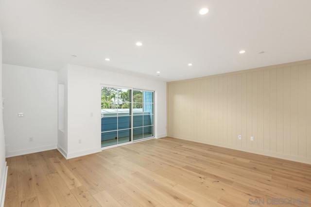 551 Orange Ave, Coronado CA: https://media.crmls.org/mediaz/097cbca0-123a-4a56-b2f8-221bc3a4a145.jpg